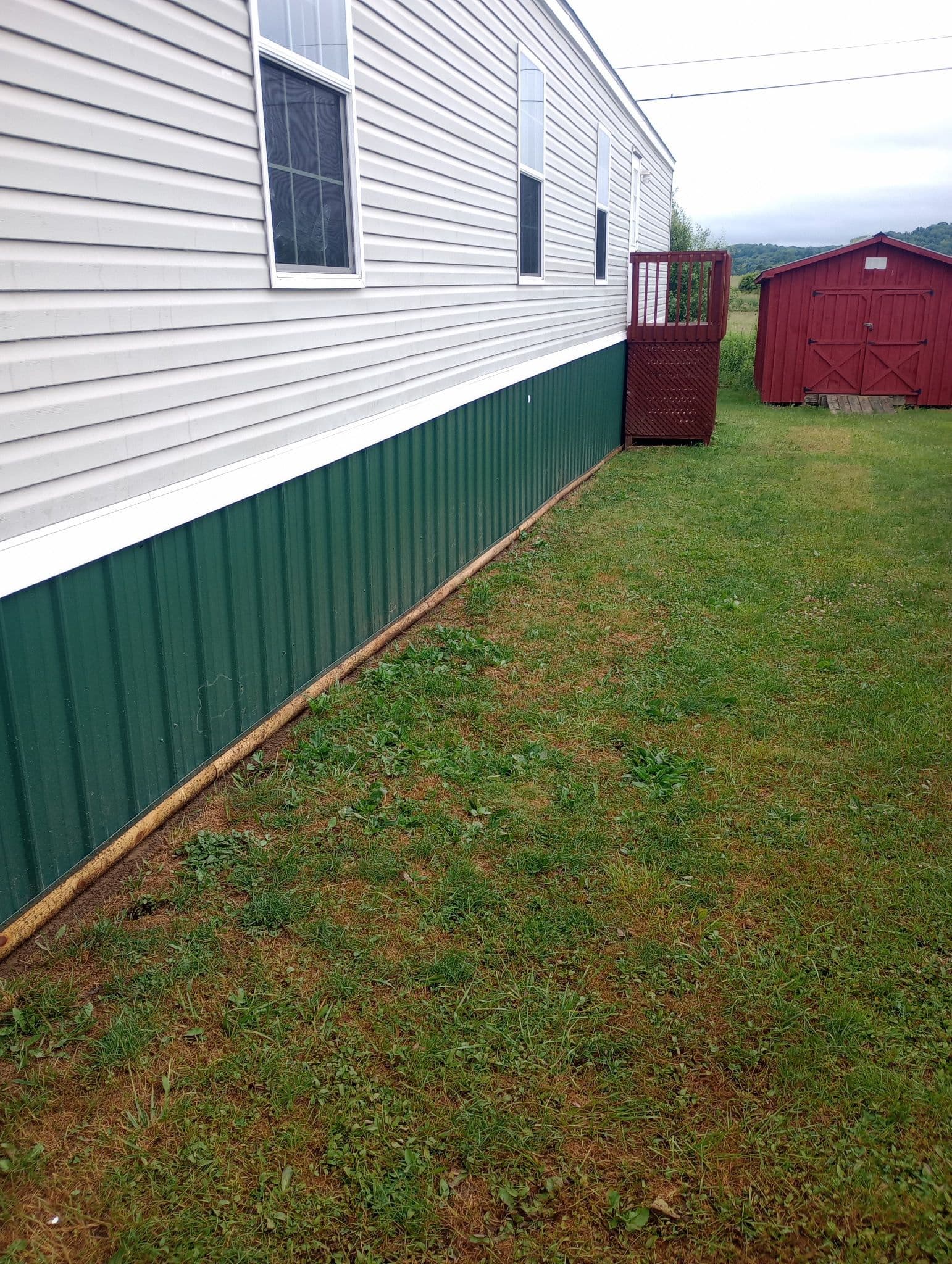 Gallery photos for Sturdy Green Metal Skirting for Enhanced Durability: Image #1