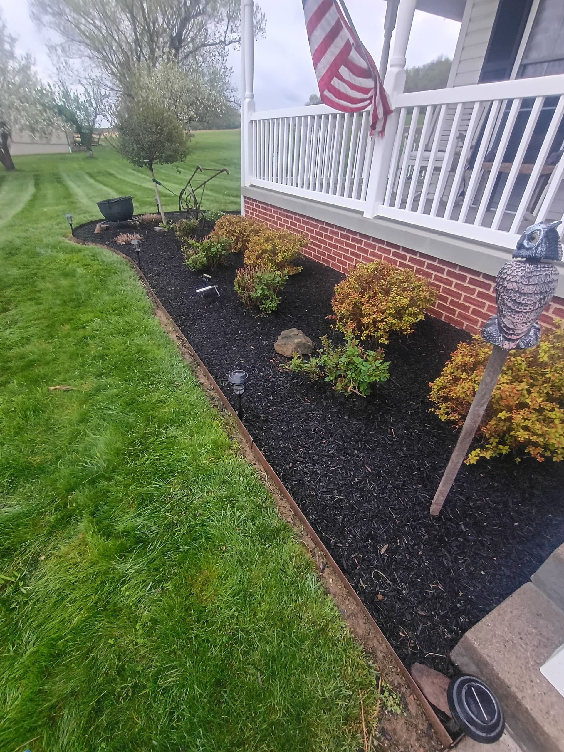 Gallery photos for Concrete, Vinyl Screening and Fresh Softscaping Done Right: Image #2