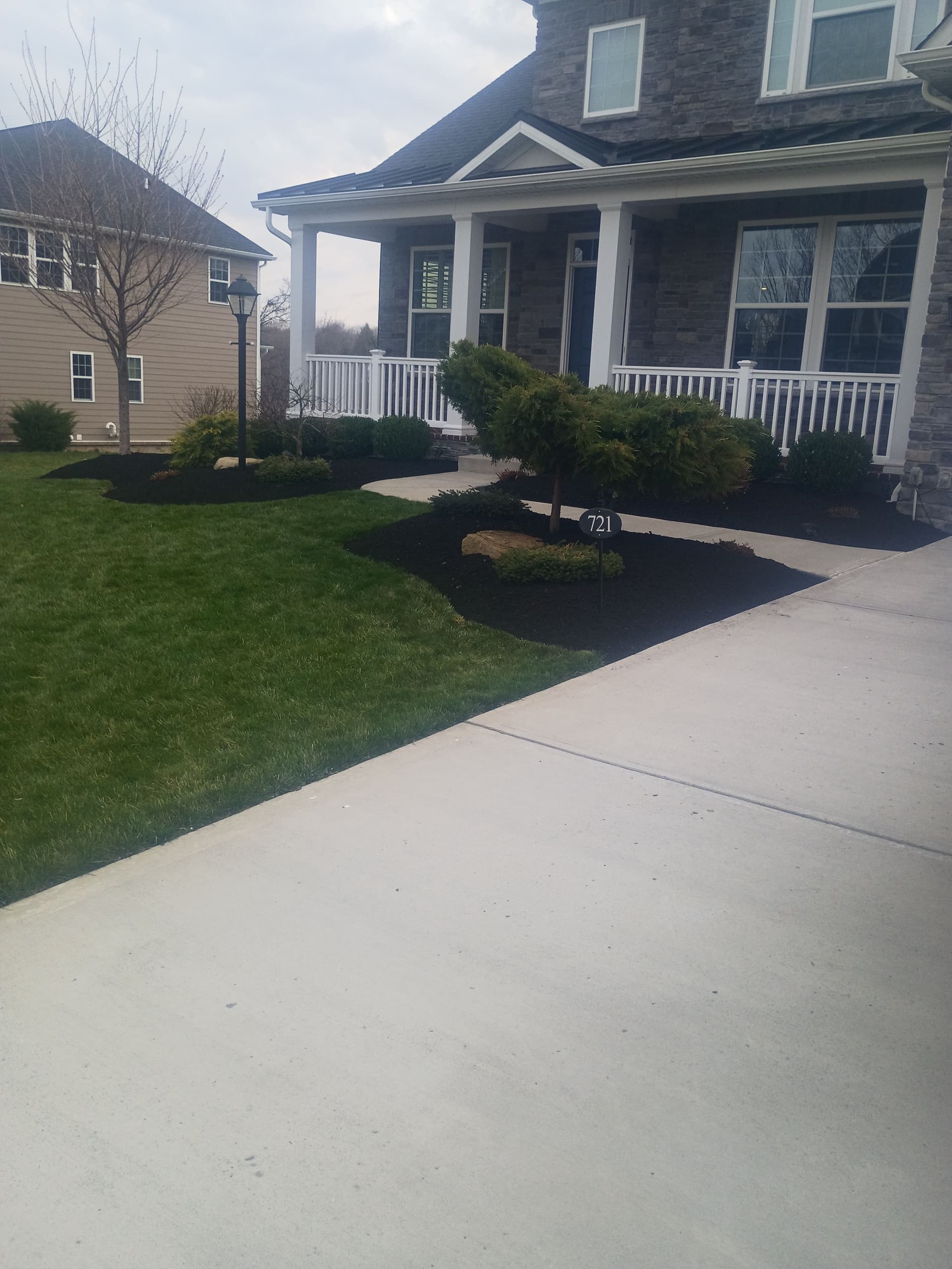 Gallery photos for Black Mulch, Boulder Accents and a Paver Patio Done Right: Image #4