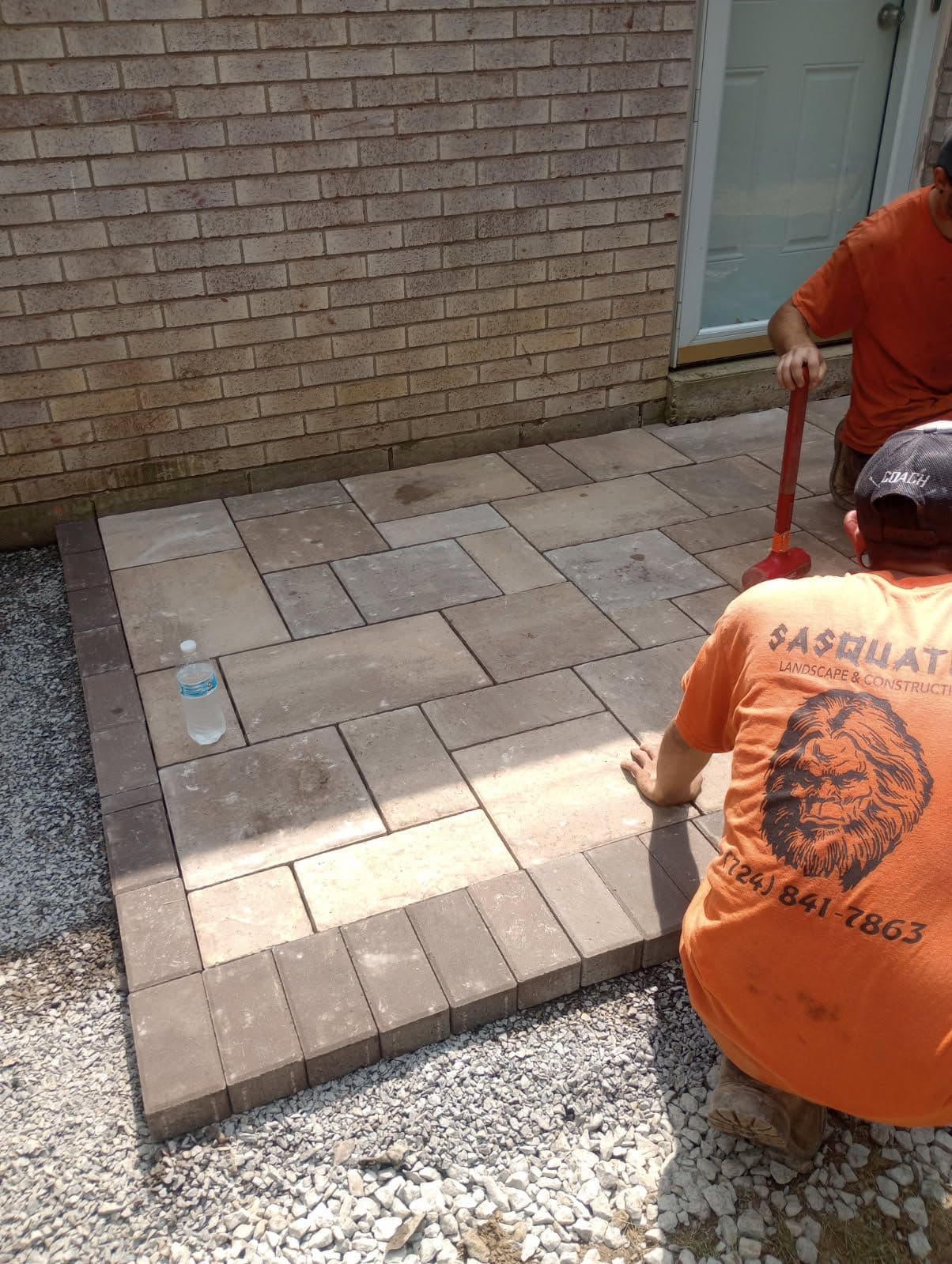 Gallery photos for Sleek Backyard Patio with Travertine Pavers: Image #1