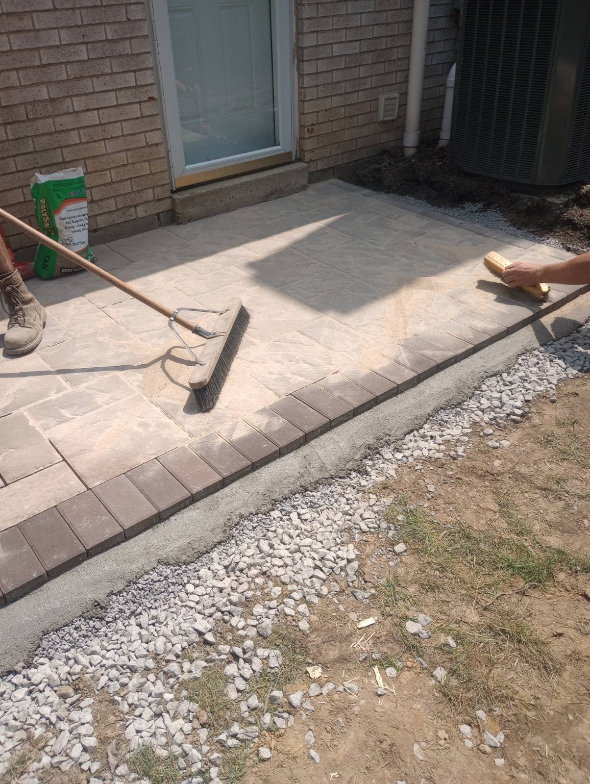 Gallery photos for Sleek Backyard Patio with Travertine Pavers: Image #2